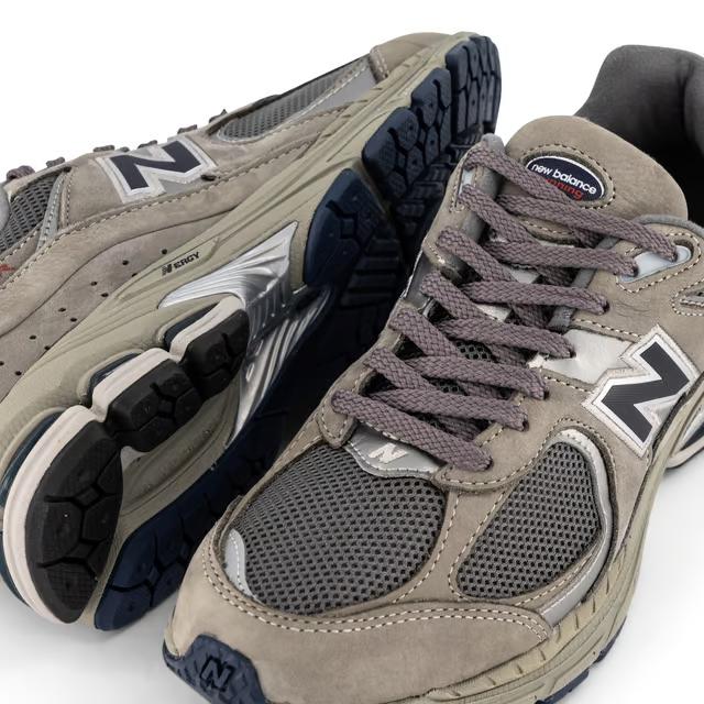 New Balance 2002R