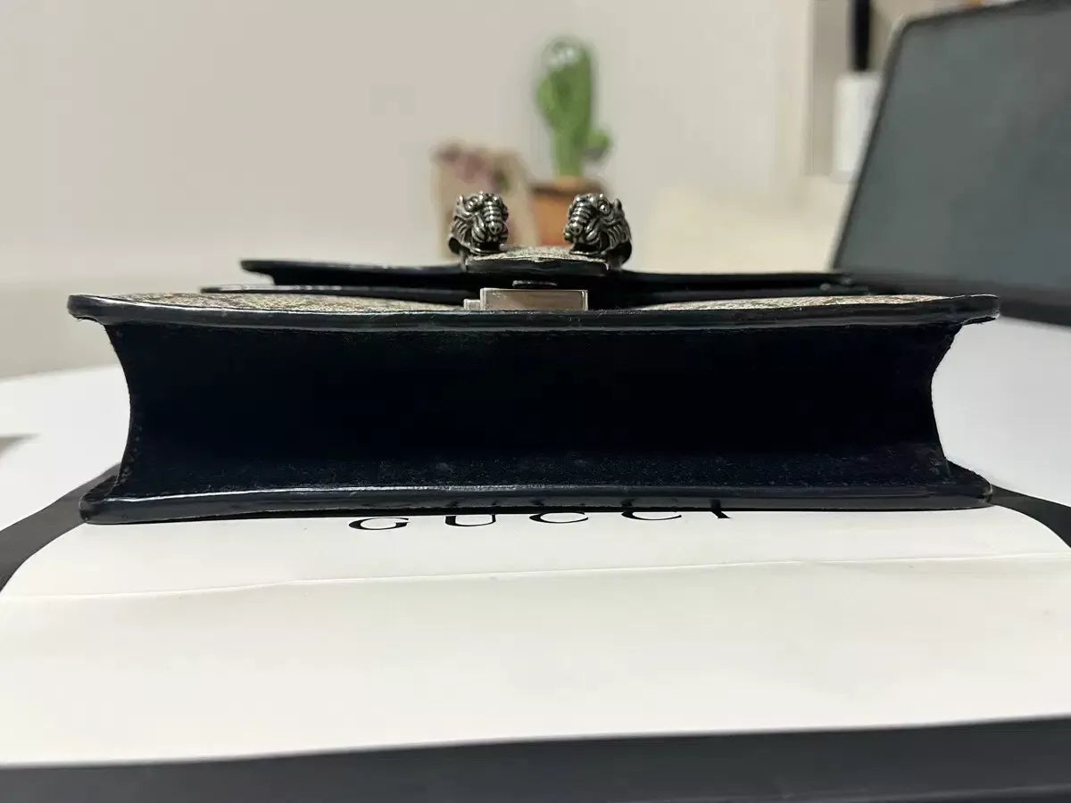 GG