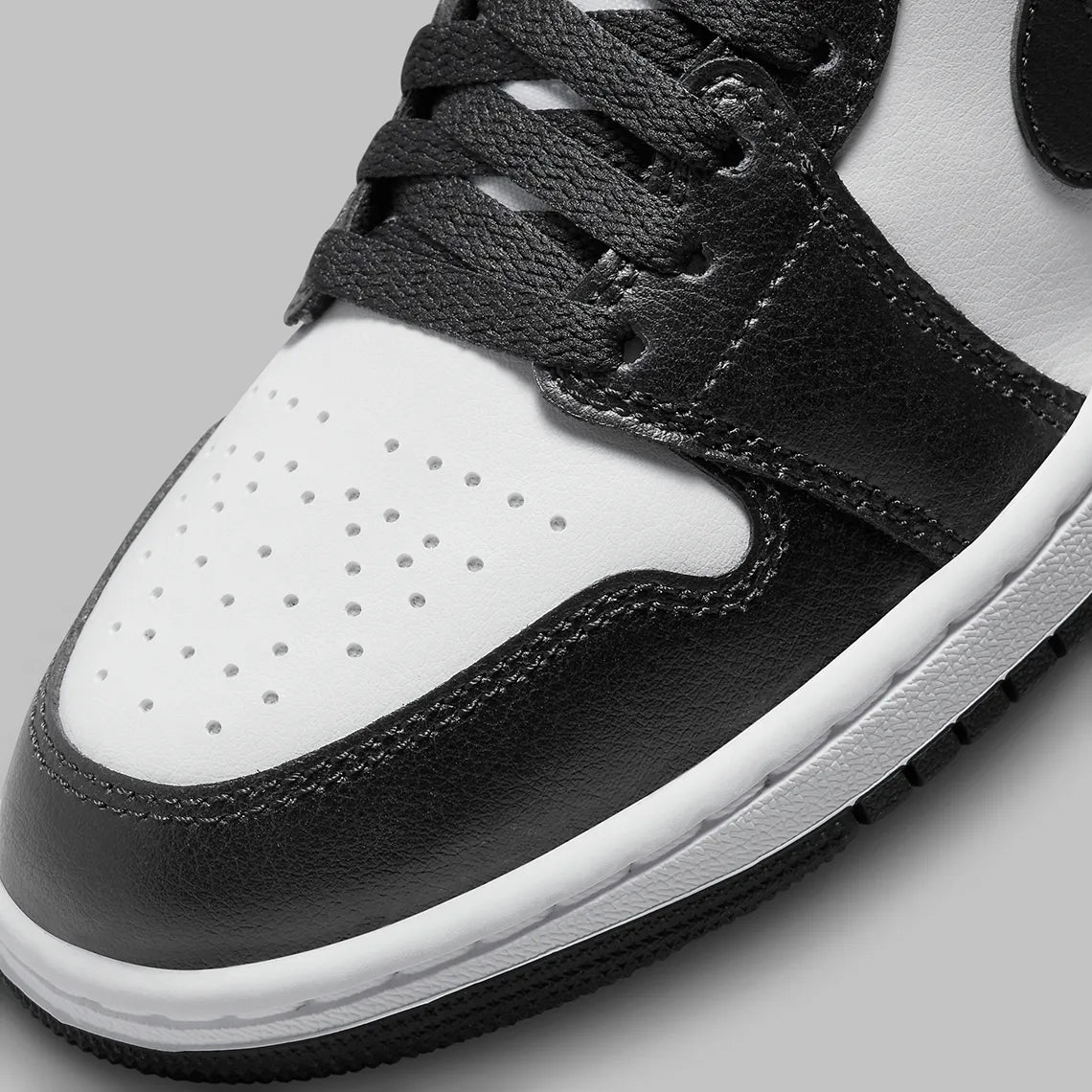 This Air Jordan 1 Mid Borrows “Black/White”